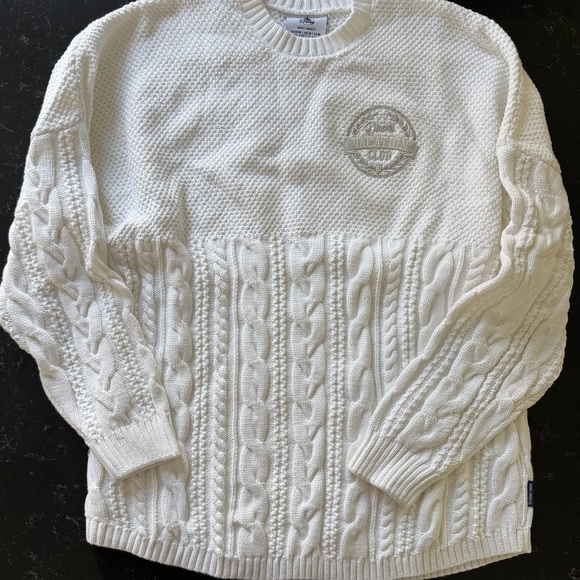Disney Vacation Club White Crew Spirit Jersey M - Picture 3 of 9